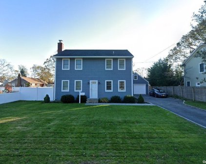 22 Mallar Avenue, Bay Shore