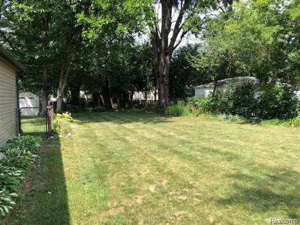 2105 ALMONT, Ferndale