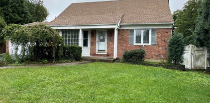 8 Terry, Glen Head