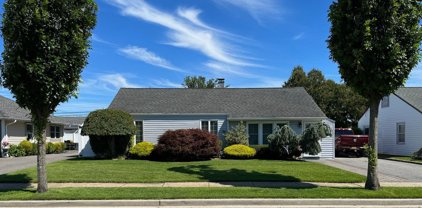 14 Silber Avenue, Bethpage