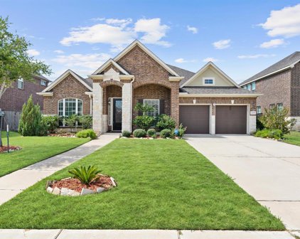 2208 Whispering Manor Lane, Pearland