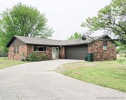 110 E Briarwood Drive Drive, Davis image