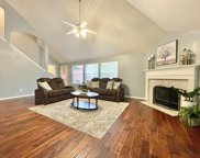 6 E Russet Grove Circle, The Woodlands image