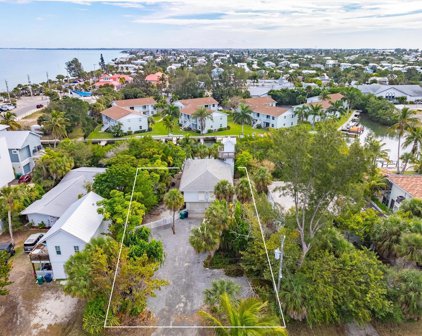 242 Lakeview Drive, Anna Maria