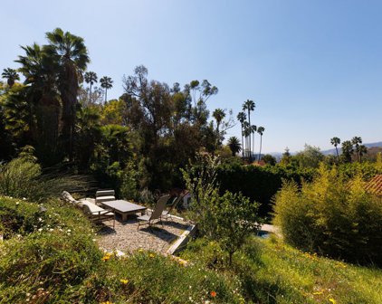 5672  Valley Oak Dr, Los Angeles