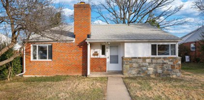 8117 Carroll Ave, Takoma Park