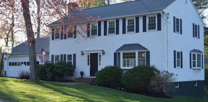 2 Macneill Dr, Southborough