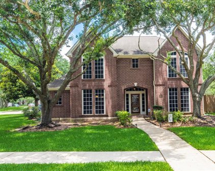 108 Lakeview Circle, Friendswood