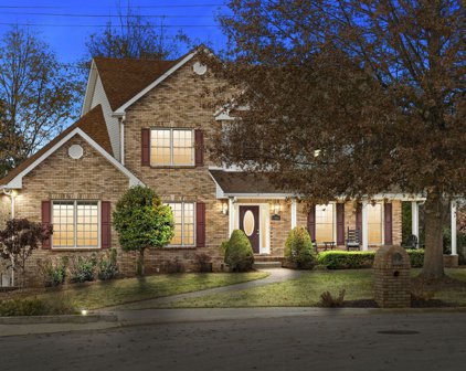 300 Ellsworth Ct, Clarksville