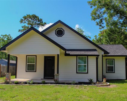 615 E Live Oak Street, Angleton