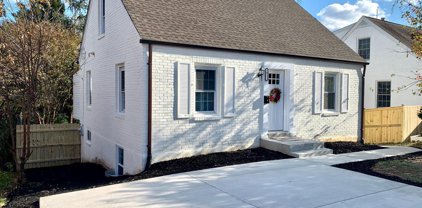2927 Cherry St, Falls Church