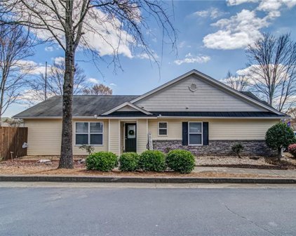 105 Nacoochee Way, Canton