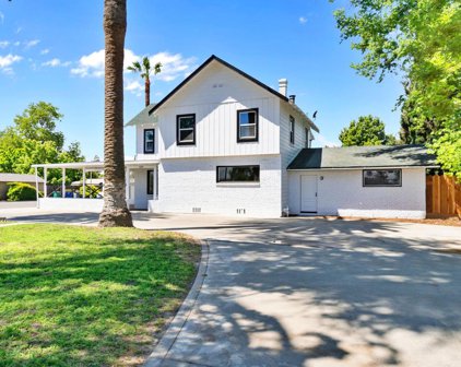 133 S Reed, Reedley
