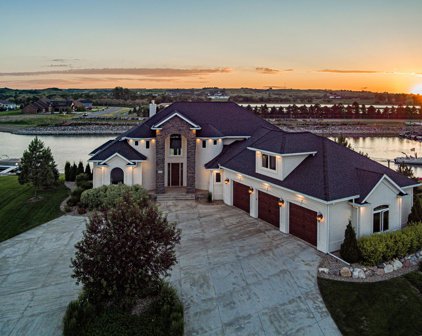 3801 Bay Shore Bend SE, Mandan