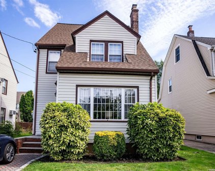 352 Marcellus Road, Mineola