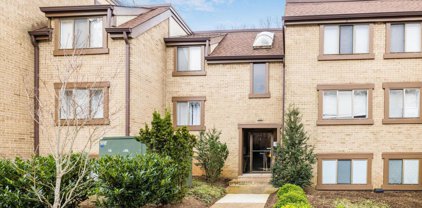 1668 Parkcrest Cir Unit #100, Reston