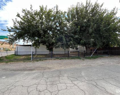 300 Berneta, Bakersfield