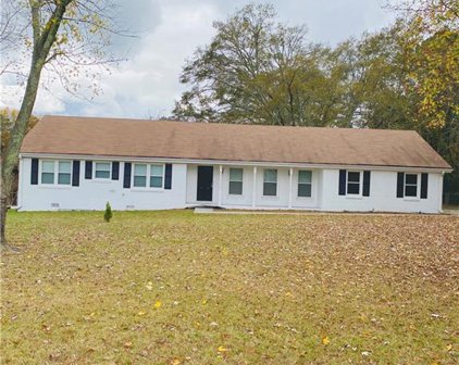 2605 Ashworth Lake Road, Snellville