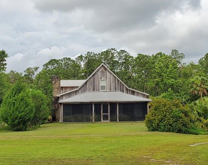 711 Camp Rd, Eastpoint