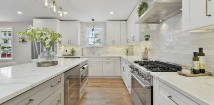 25 Locust Unit 1, Winthrop