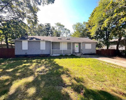 6 Madison Avenue, Amityville
