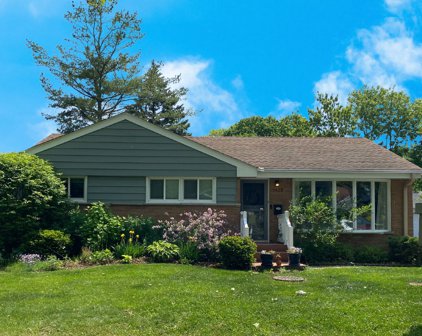 1423 W Saint James Place, Arlington Heights