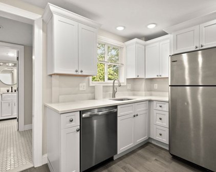 8 Burnside St Unit 2, Salem
