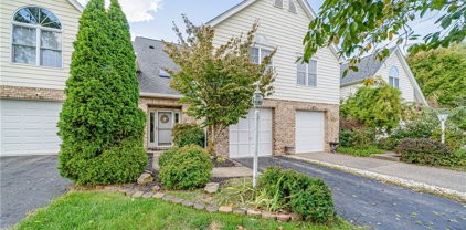 35 Pond Court North, South Fayette