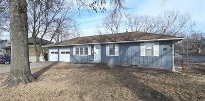 13009 WINCHESTER Avenue, Grandview