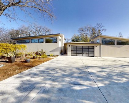 330 Crest Avenue, Alamo