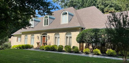 9464 Newbridge Dr, Potomac