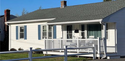 27 Flanders Street, Johnston