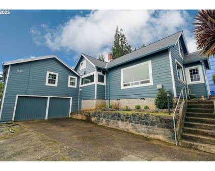 1277 COMMERCIAL AVE, Coos Bay