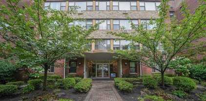 15 Hill Park Avenue Unit #2L, Great Neck