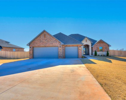 124 W Lynn Court Drive, Mustang