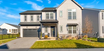 111 Stickley Dr, Mechanicsburg