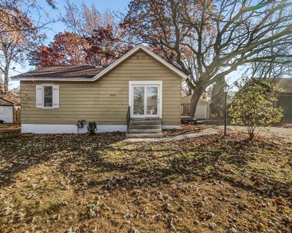 5808 Quail Avenue N, Crystal