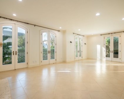 132 S Crescent Dr Unit 102, Beverly Hills