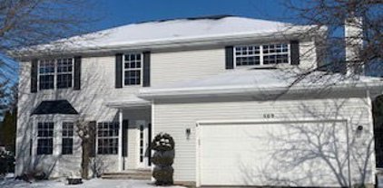 509 Oak Crest Drive, North Aurora