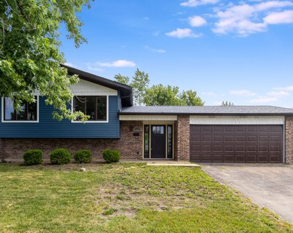 7829 Valley View Lane, Woodridge