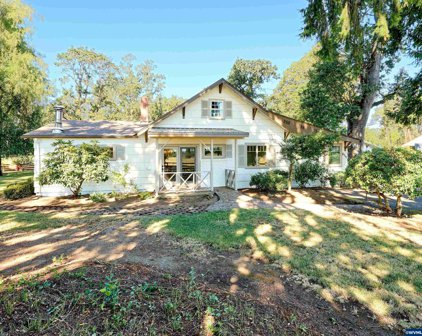 8710 Aumsville Hwy