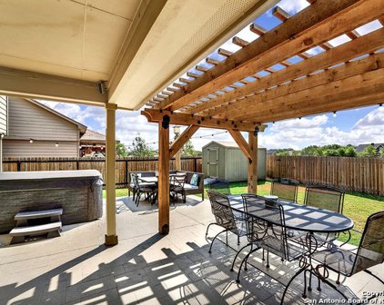 957 Lauren St, New Braunfels