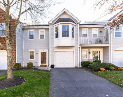 32 Picket Place, Freehold