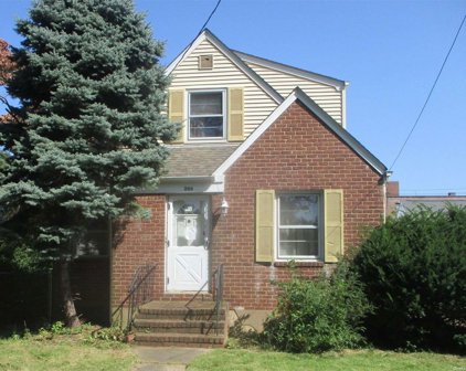244 Andrews Road, Mineola