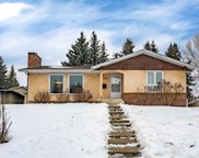 328 Cantrell Place Sw, Calgary image