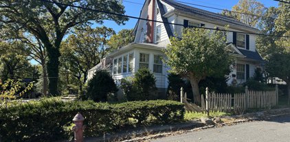 72 Campus Road, Staten Island