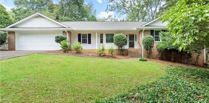 435 Knoll Woods Drive, Roswell