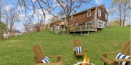 56 Pleasant View  Avenue, Smithfield
