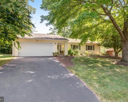 1410 Sadlers Wells Dr, Herndon