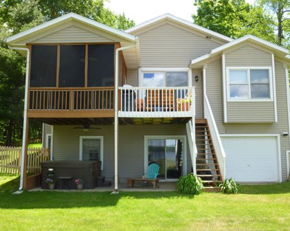 9488 Lakeview Drive, Delton